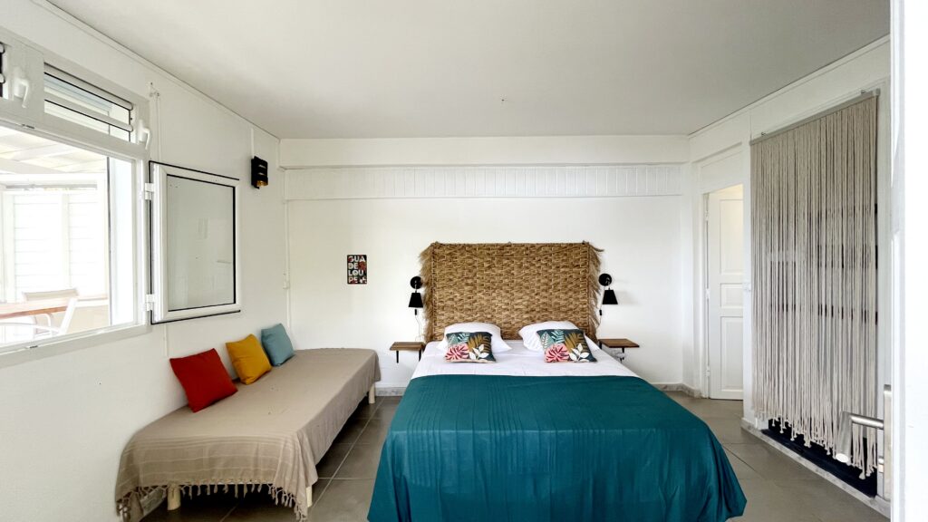 location Deshaies Guadeloupe vue mer accès plage