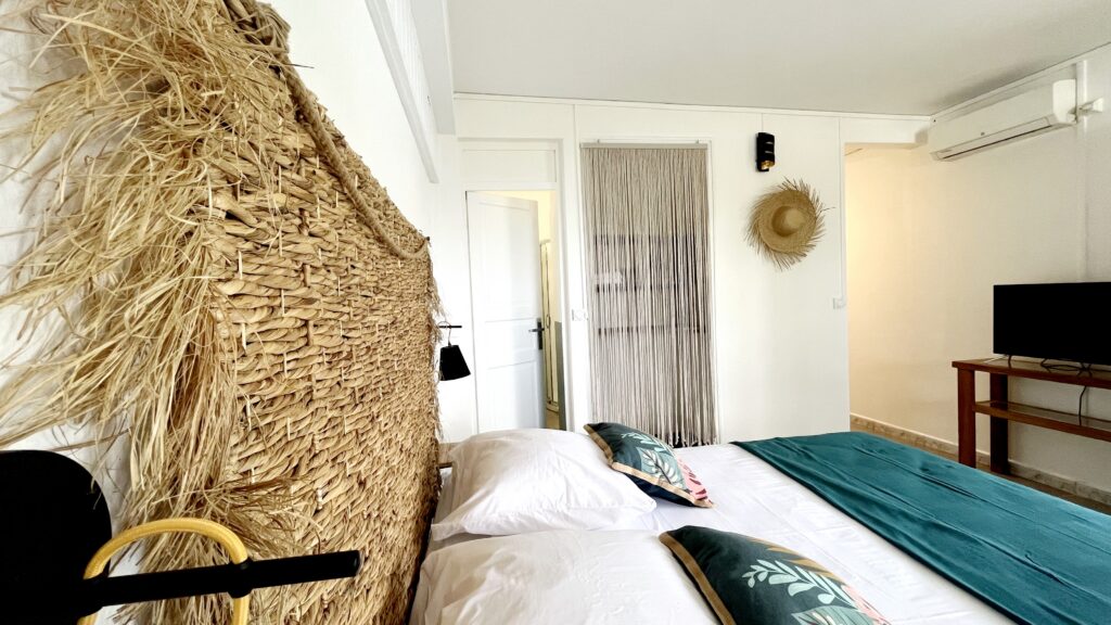 location Deshaies Guadeloupe vue mer accès plage